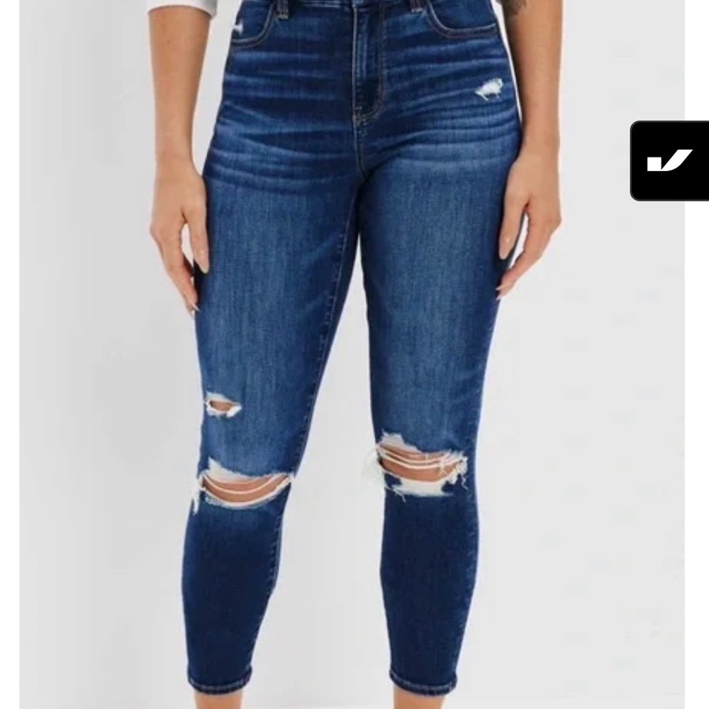 American Eagle Outfitters Boyfriend Jeans in Medium Wash Blue with Knee Rips